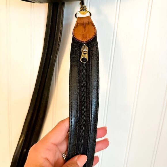 Belle Rose Leather Bucket Bag with Handle And Strap - Picture 5 of 13